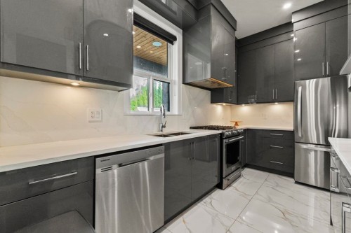 4479 Carson Street, Burnaby, BC - Indoor Photo Showing Kitchen With Double Sink With Upgraded Kitchen