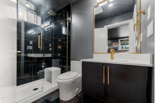 4479 Carson Street, Burnaby, BC - Indoor Photo Showing Bathroom