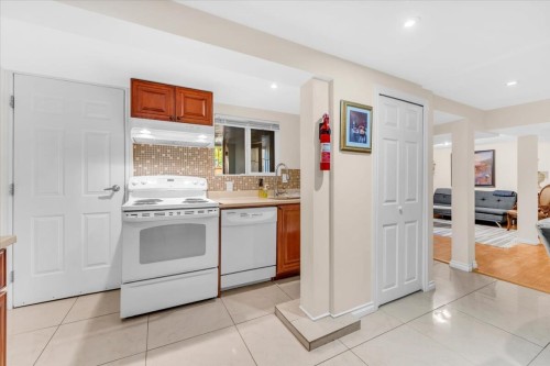 1476 33Rd Avenue W, Vancouver, BC - Indoor Photo Showing Kitchen