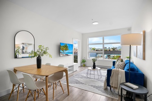 202-22577 Royal Crescent, Maple Ridge, BC - Indoor
