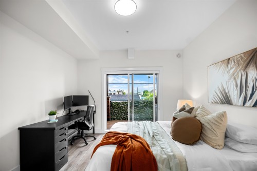 202-22577 Royal Crescent, Maple Ridge, BC - Indoor Photo Showing Bedroom