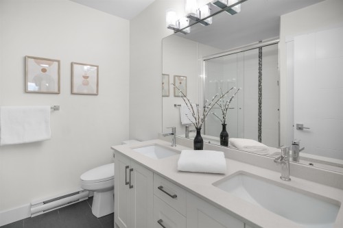 202-22577 Royal Crescent, Maple Ridge, BC - Indoor Photo Showing Bathroom