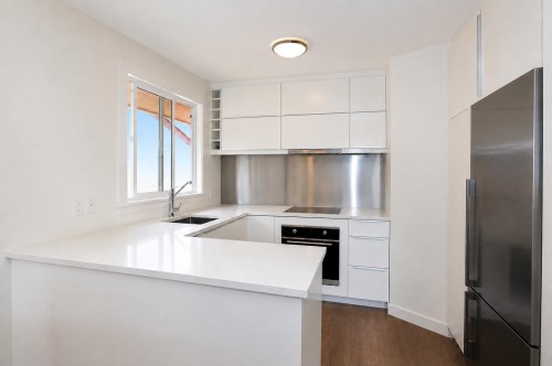 6440 Douglas Street, West Vancouver, BC - Indoor Photo Showing Kitchen