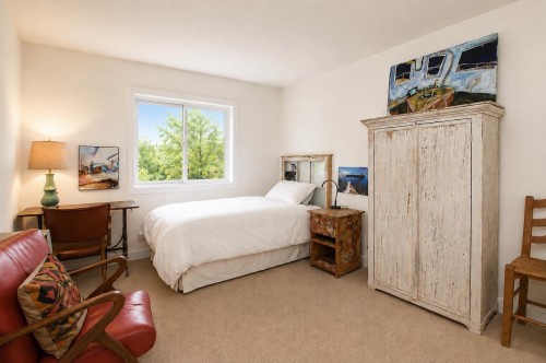 6440 Douglas Street, West Vancouver, BC - Indoor Photo Showing Bedroom