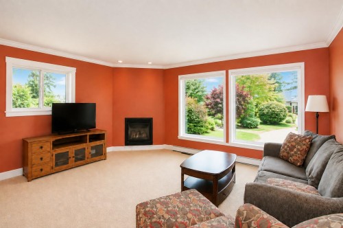 6440 Douglas Street, West Vancouver, BC - Indoor Photo Showing Living Room With Fireplace