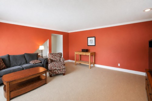 6440 Douglas Street, West Vancouver, BC - Indoor Photo Showing Living Room