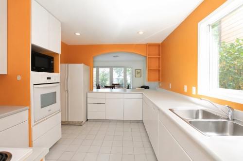 6440 Douglas Street, West Vancouver, BC - Indoor Photo Showing Kitchen With Double Sink