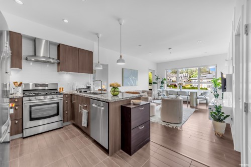 401-5688 Hastings Street  Burnaby, BC V5B 1R4