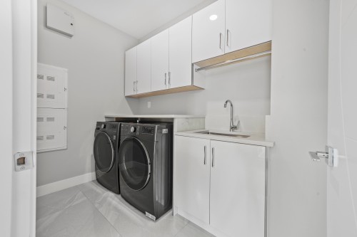 1211 Foster Avenue, Coquitlam, BC - Indoor Photo Showing Laundry Room