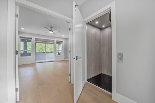 1211 Foster Avenue, Coquitlam, BC - Indoor Photo Showing Other Room
