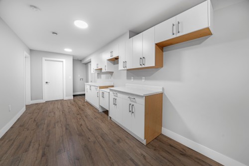1211 Foster Avenue, Coquitlam, BC - Indoor Photo Showing Kitchen