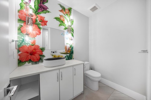 1211 Foster Avenue, Coquitlam, BC - Indoor Photo Showing Bathroom