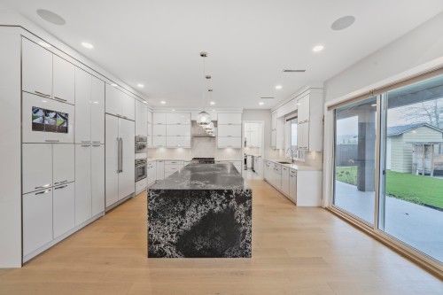 1211 Foster Avenue, Coquitlam, BC - Indoor Photo Showing Kitchen With Upgraded Kitchen