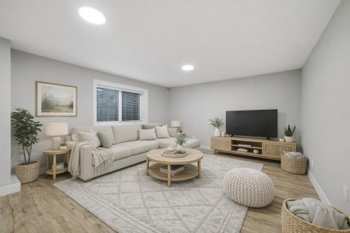 1211 Foster Avenue, Coquitlam, BC - Indoor Photo Showing Living Room