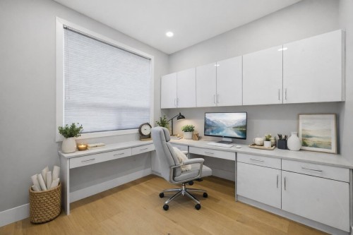 1211 Foster Avenue, Coquitlam, BC - Indoor Photo Showing Office