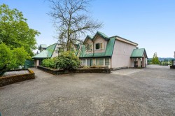 114-918 Roderick Avenue  Coquitlam, BC V3K 1R1