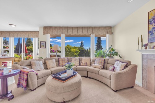 2322 Lawson Avenue, West Vancouver, BC - Indoor Photo Showing Living Room