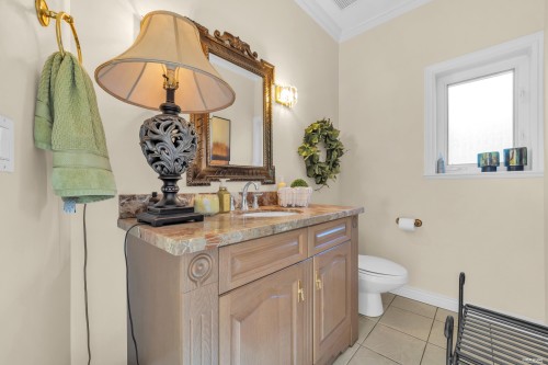 2322 Lawson Avenue, West Vancouver, BC - Indoor Photo Showing Bathroom