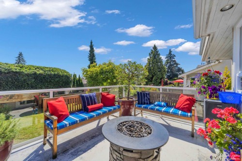 2322 Lawson Avenue, West Vancouver, BC - Outdoor With Deck Patio Veranda