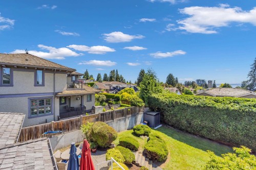 2322 Lawson Avenue, West Vancouver, BC - Outdoor