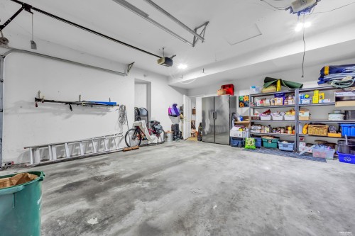 2322 Lawson Avenue, West Vancouver, BC - Indoor Photo Showing Garage