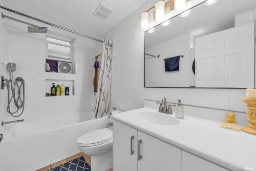 2322 Lawson Avenue, West Vancouver, BC - Indoor Photo Showing Bathroom