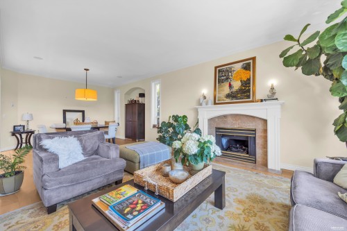 2322 Lawson Avenue, West Vancouver, BC - Indoor Photo Showing Living Room With Fireplace