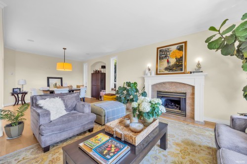 2322 Lawson Avenue, West Vancouver, BC - Indoor Photo Showing Living Room With Fireplace