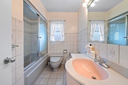 3136 53Rd Avenue E, Vancouver, BC - Indoor Photo Showing Bathroom