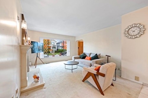 3136 53Rd Avenue E, Vancouver, BC - Indoor Photo Showing Living Room