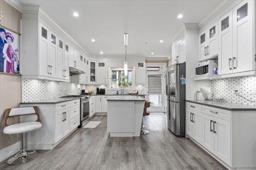 10166 Jackson Road, Maple Ridge, BC - Indoor Photo Showing Kitchen With Upgraded Kitchen