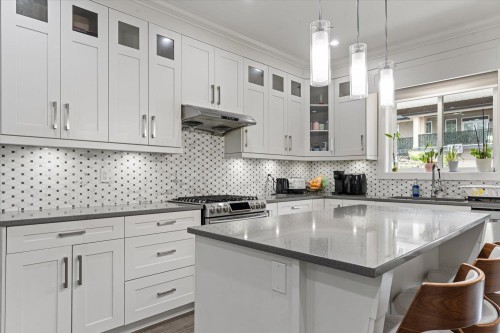 10166 Jackson Road, Maple Ridge, BC - Indoor Photo Showing Kitchen With Upgraded Kitchen