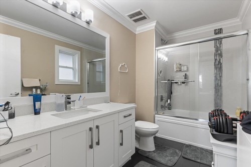 10166 Jackson Road, Maple Ridge, BC - Indoor Photo Showing Bathroom