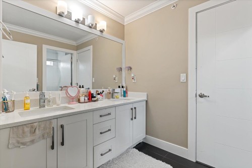 10166 Jackson Road, Maple Ridge, BC - Indoor Photo Showing Bathroom