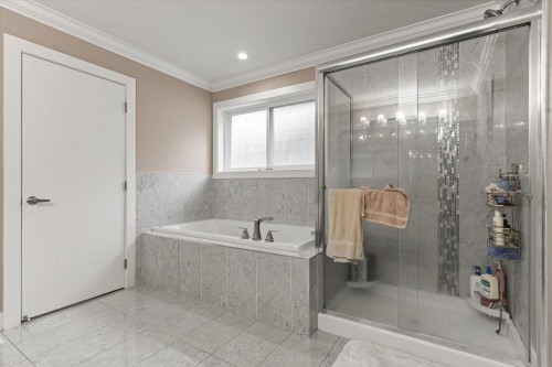 10166 Jackson Road, Maple Ridge, BC - Indoor Photo Showing Bathroom