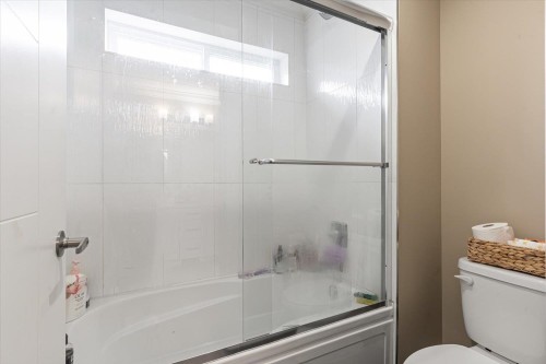 10166 Jackson Road, Maple Ridge, BC - Indoor Photo Showing Bathroom