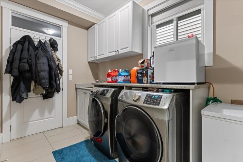 10166 Jackson Road, Maple Ridge, BC - Indoor Photo Showing Laundry Room