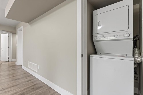 10166 Jackson Road, Maple Ridge, BC - Indoor Photo Showing Laundry Room
