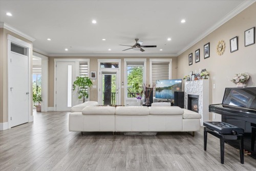 10166 Jackson Road, Maple Ridge, BC - Indoor Photo Showing Living Room With Fireplace
