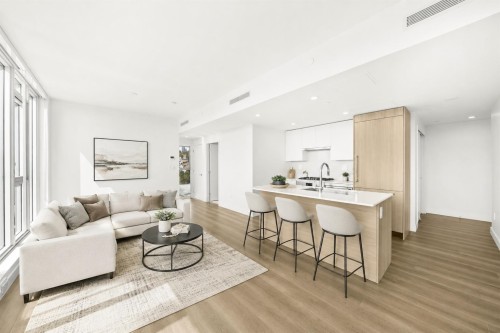 1506-901 Lougheed Highway, Coquitlam, BC - Indoor Photo Showing Living Room