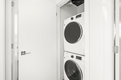 1506-901 Lougheed Highway, Coquitlam, BC - Indoor Photo Showing Laundry Room