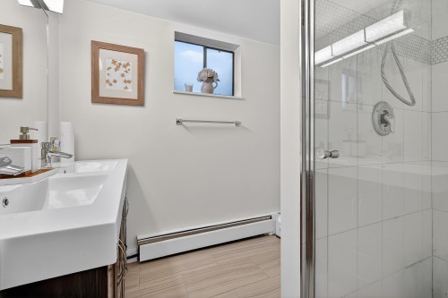 1838 Harbour Drive, Coquitlam, BC - Indoor Photo Showing Bathroom
