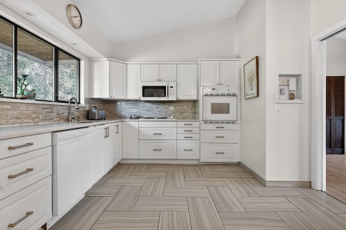 1838 Harbour Drive, Coquitlam, BC - Indoor Photo Showing Kitchen