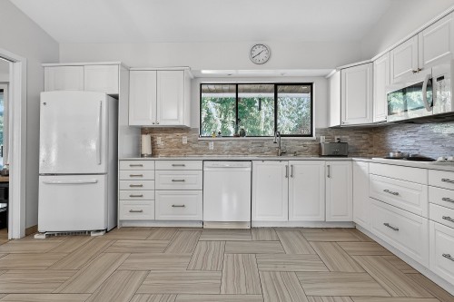 1838 Harbour Drive, Coquitlam, BC - Indoor Photo Showing Kitchen