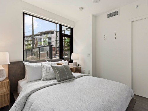 301-210 5Th Avenue E, Vancouver, BC - Indoor Photo Showing Bedroom