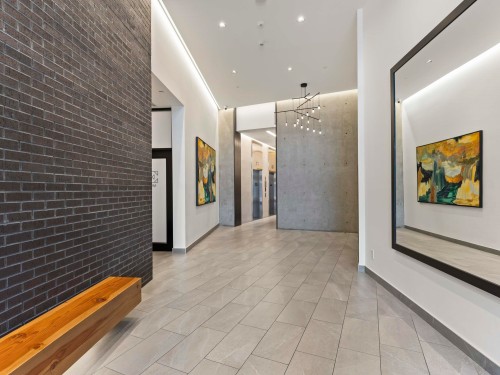 301-210 5Th Avenue E, Vancouver, BC - Indoor Photo Showing Other Room
