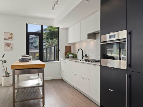 301-210 5Th Avenue E, Vancouver, BC - Indoor
