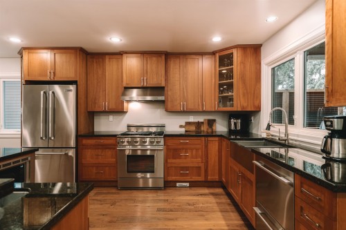 1845 Harbour Street, Port Coquitlam, BC - Indoor Photo Showing Kitchen