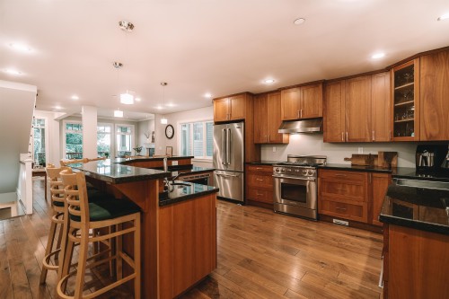 1845 Harbour Street, Port Coquitlam, BC - Indoor Photo Showing Kitchen With Upgraded Kitchen
