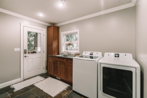1845 Harbour Street, Port Coquitlam, BC - Indoor Photo Showing Laundry Room